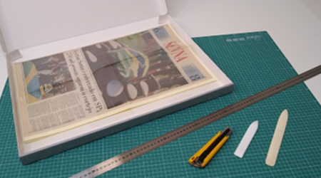 Caixa para conservação de jornais e documentos em grandes formatos